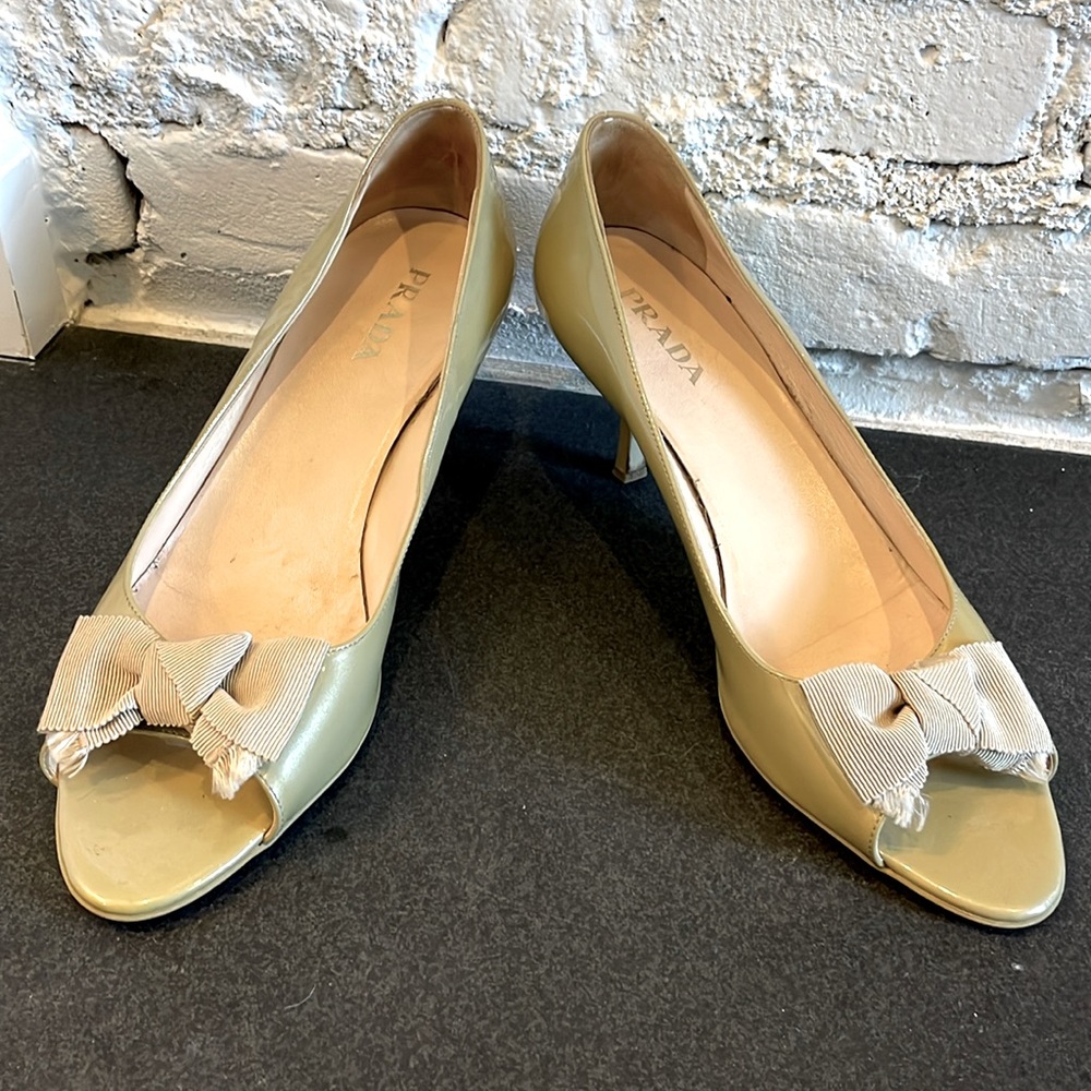 Vintage Prada, patent leather peep toe pumps, with grosgrain ribbon in beige.